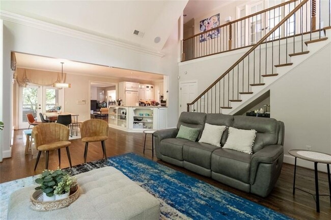 Building Photo - 3850 Glenhurst Dr