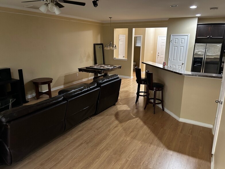 Building Photo - 1023 Privy Ln