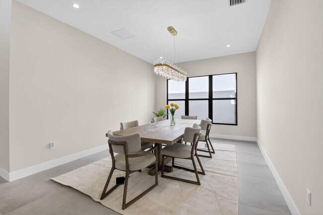 Building Photo - 8521 Ganton Dr