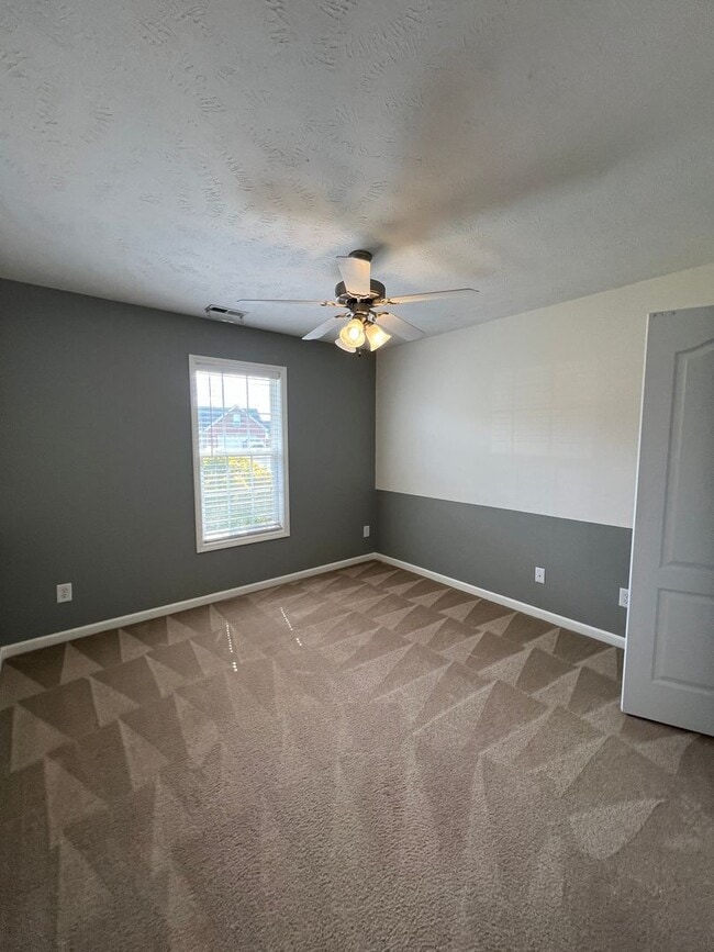 Building Photo - 4 Bed 2 Bath Raeford Home with Fenced Backyard