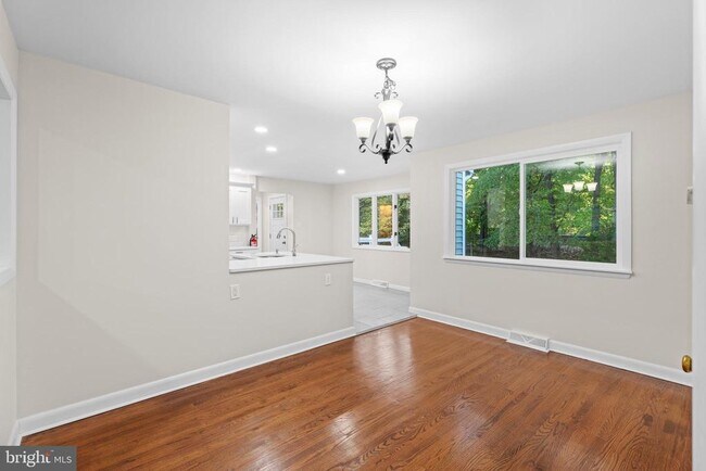 Building Photo - 705 Devon Rd