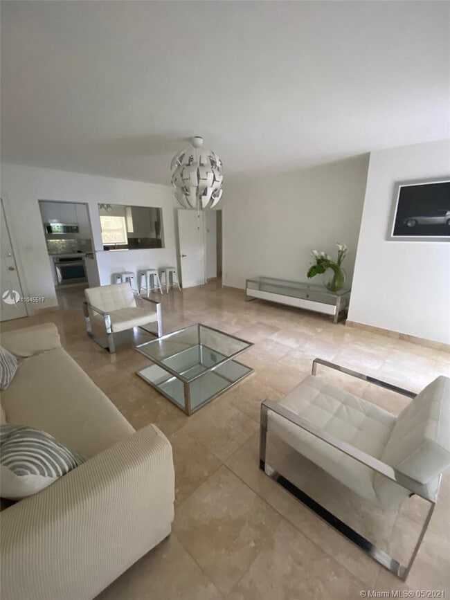 Building Photo - 32 Camden Dr