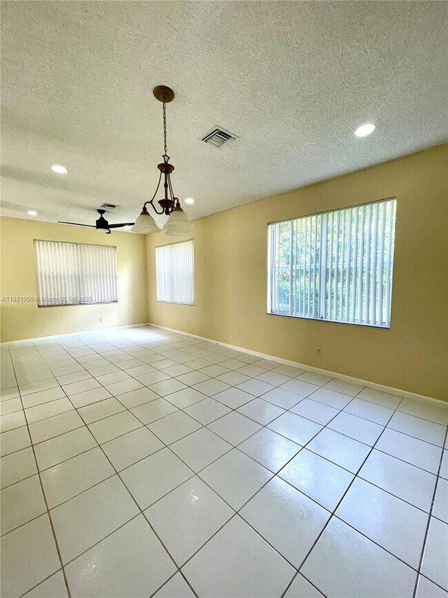 Building Photo - 160 NW 97th Terrace
