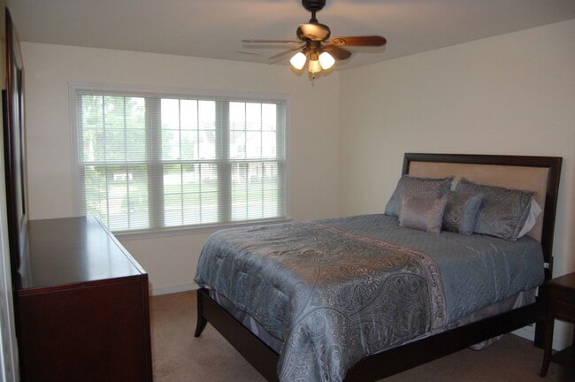 Building Photo - 2218 Midview Rd