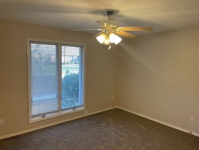 Building Photo - BEAUTIFUL Spacious home with an open floor plan in a great area!