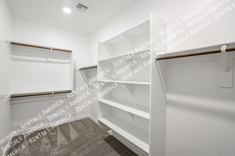 Building Photo - 1103 E Newland Dr