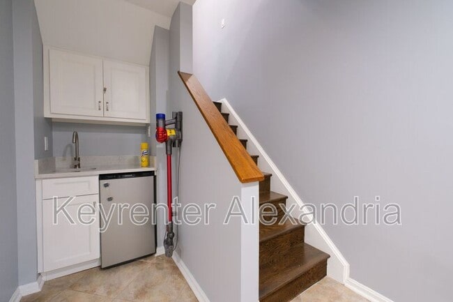 Building Photo - 3818 Vermont Ct