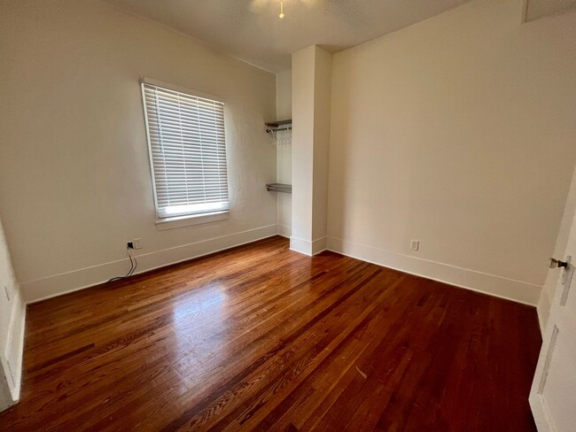 Building Photo - 3/2 ground floor unit in downtown historic...