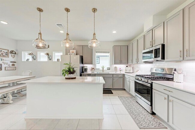 Building Photo - 411 Ravens Crst Dr