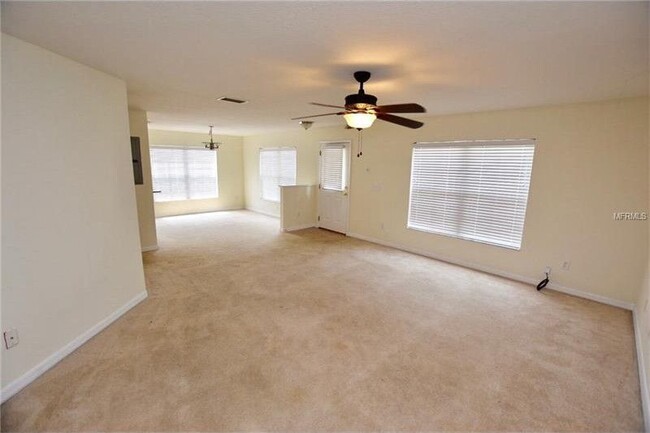 Clean and bright living dining area - 5341 River Rock Rd