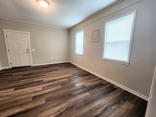 Building Photo - 2 Bedroom House Easley SC