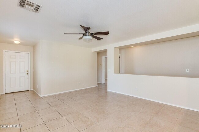 Building Photo - 2856 E Augusta Ave