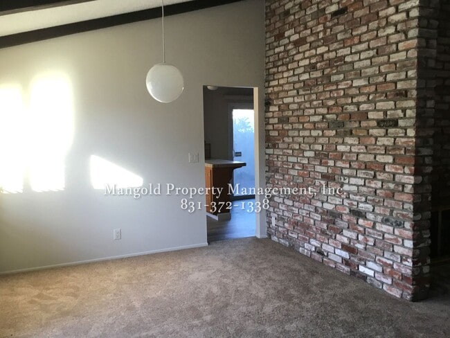 Building Photo - Spacious 3-Bed 2-Bath Home in South Salina...