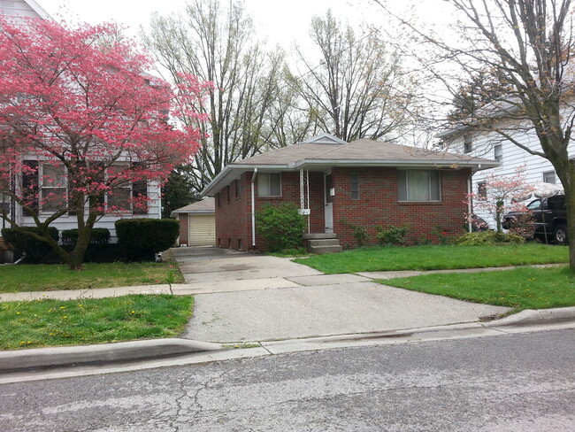 Primary Photo - Nice 2 bedroom home in South Toledo with b...