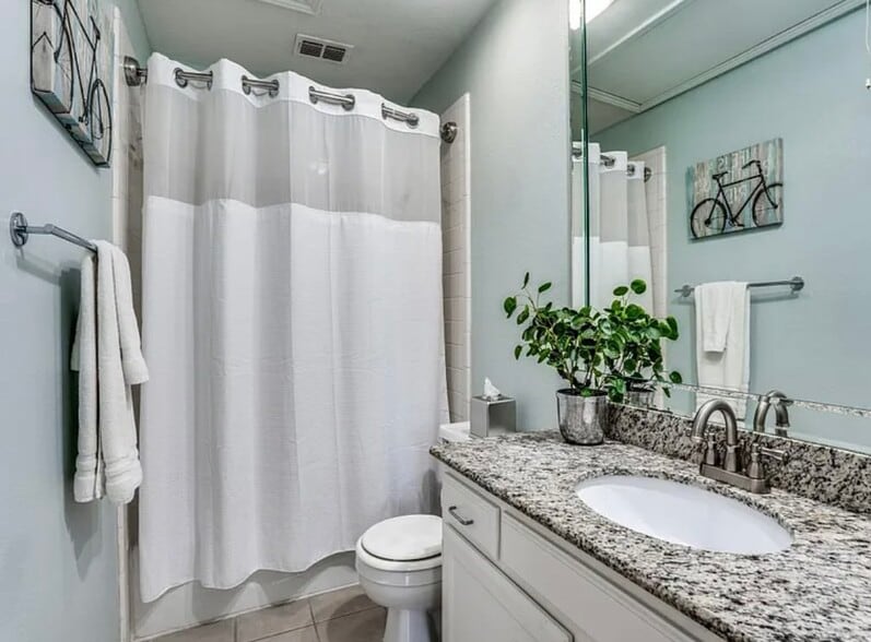 Upstairs Bathroom - 5734 Remington Park Sq