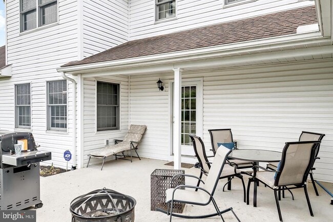 Building Photo - 201 Sunbrook Dr
