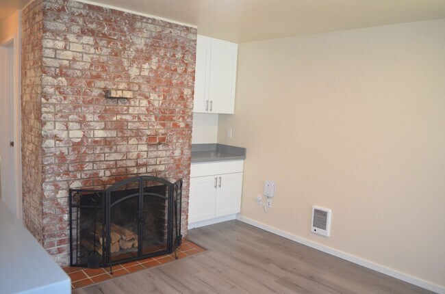 Building Photo - Charming Duplex in Prime Ballard-Fremont Location