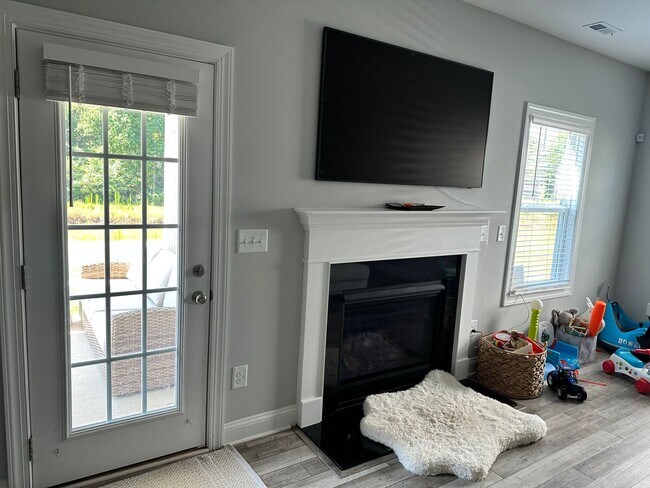 Building Photo - 152 Hanover Ct