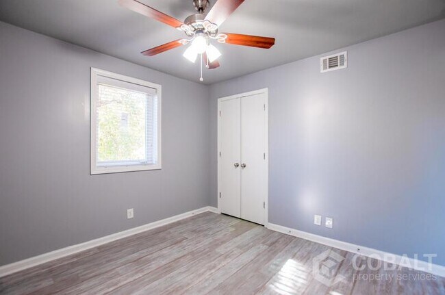 Building Photo - 271 Glen Iris Dr NE
