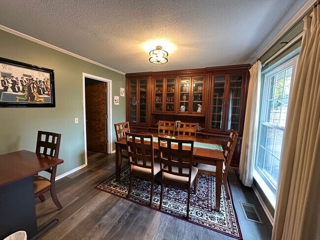 Building Photo - Introducing a charming 3-bedroom, 2.5-bathroom house located in the desirable area of Russellville