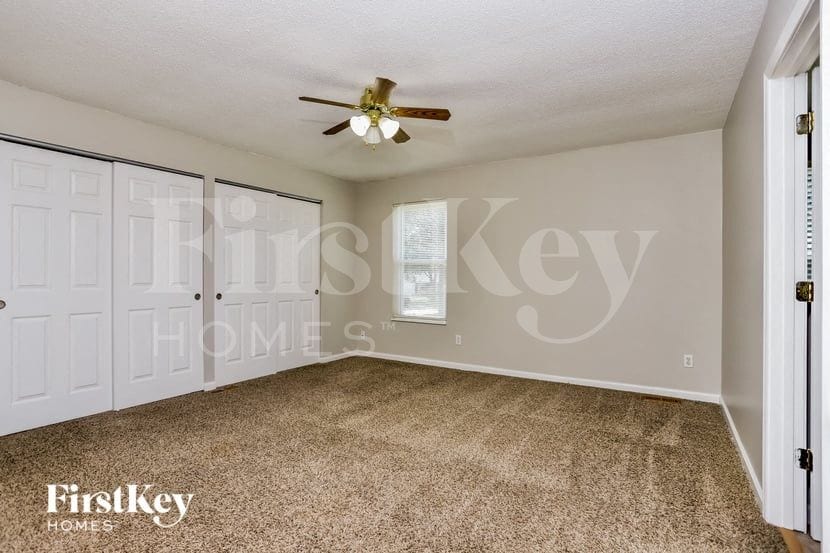 Building Photo - 8 Four Winds Dr