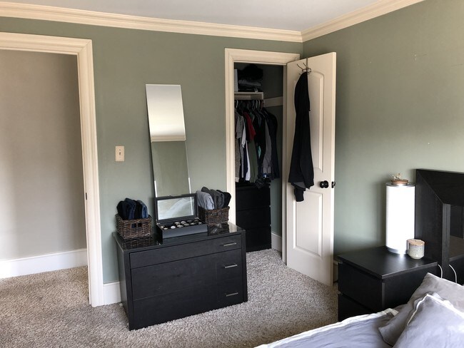 Building Photo - 671 Wordsworth St