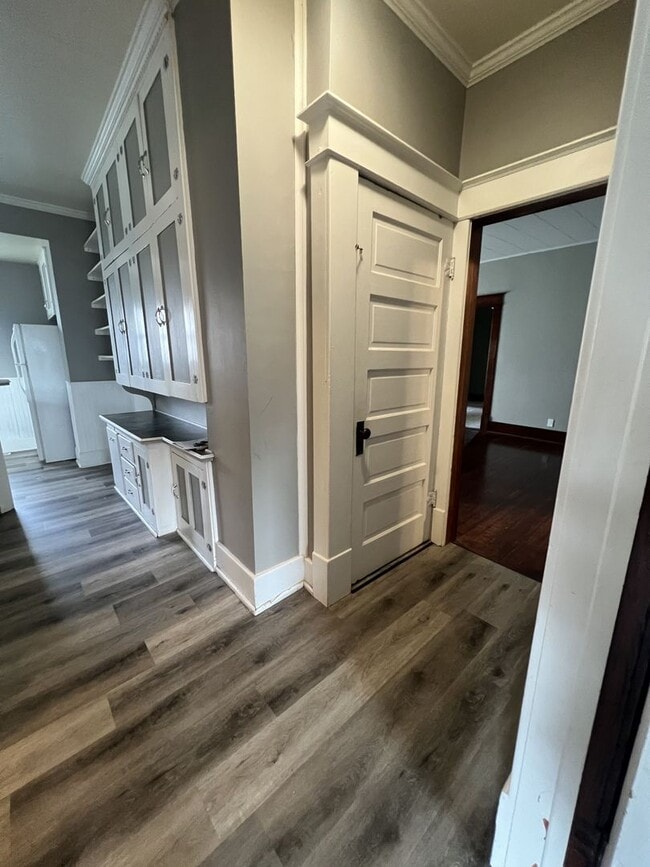 Building Photo - Spacious 4 Bedroom, 2 Bathroom Home