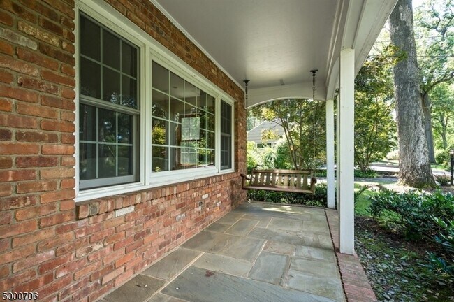 Building Photo - 73 Crest Dr