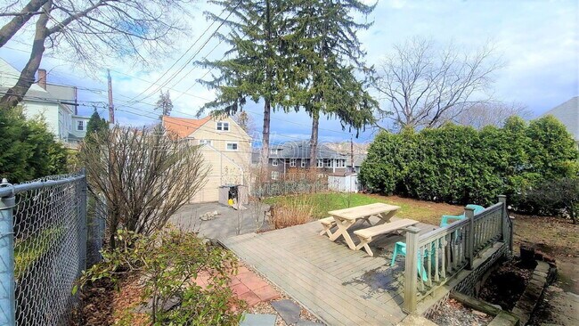 Building Photo - 18 Waconah Rd