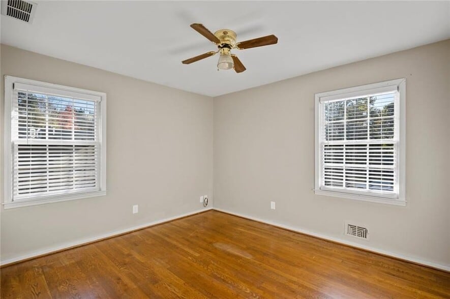 Building Photo - 2857 Fontainebleau Dr