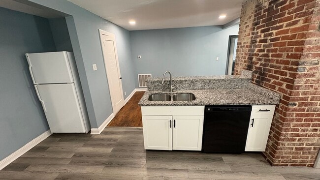 Building Photo - Alcoa Cottage!!