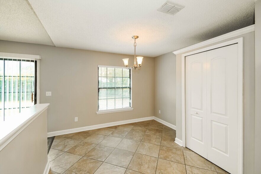Building Photo - 2877 Tuscarora Tr