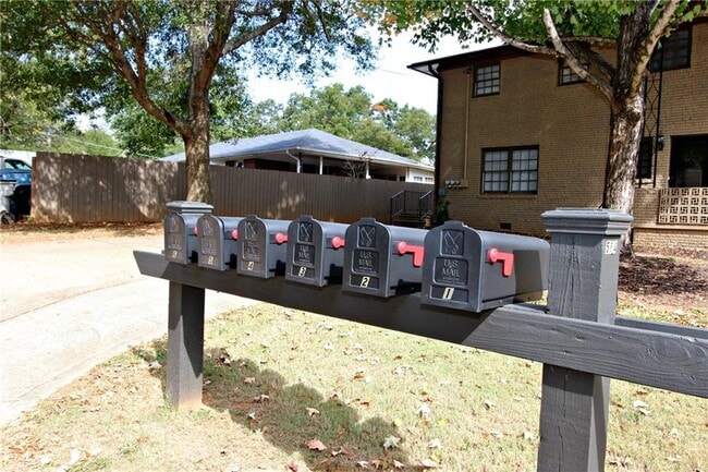 Building Photo - 514 Clover Dr