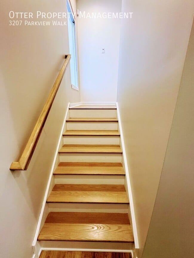 Building Photo - 3207 Parkview Walk