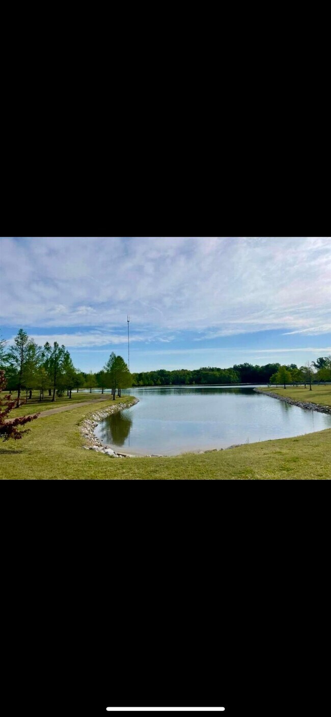 Building Photo - 8240 Blue Lagoon Dr