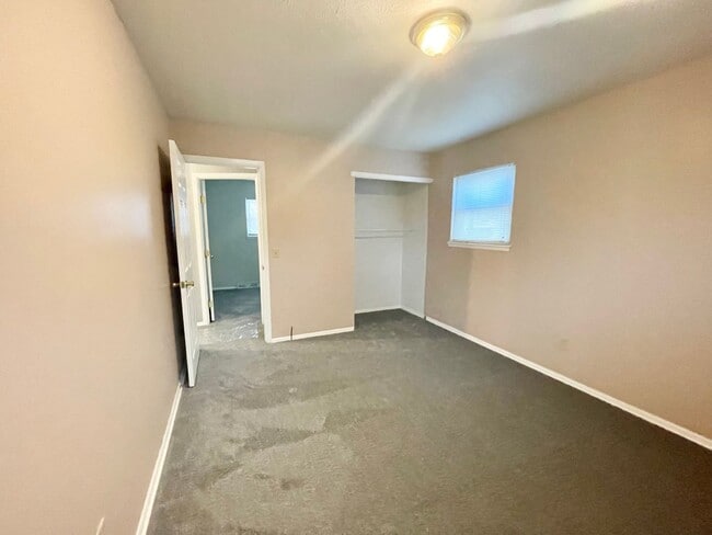 Building Photo - 3 Bed -1 Bath Single Family in Elyria