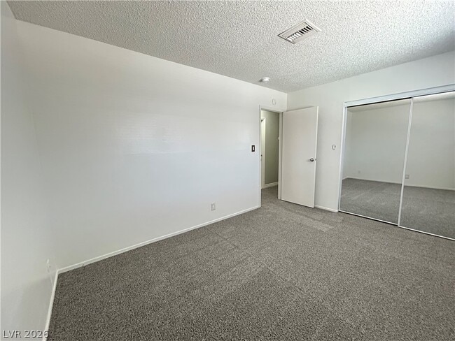 Building Photo - 3979 Avonwood Ave