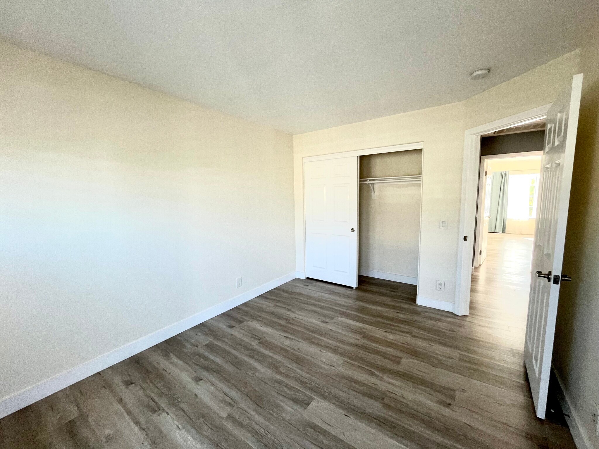 bed 3 closet - 16619 Yukon Ave