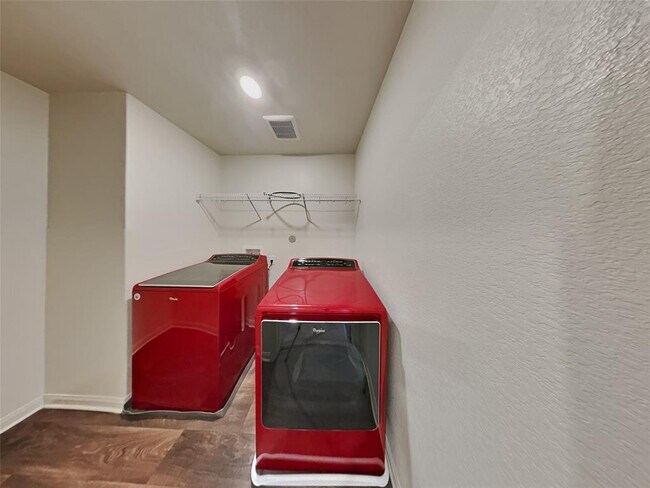 Building Photo - 105 Pettigrew Ct