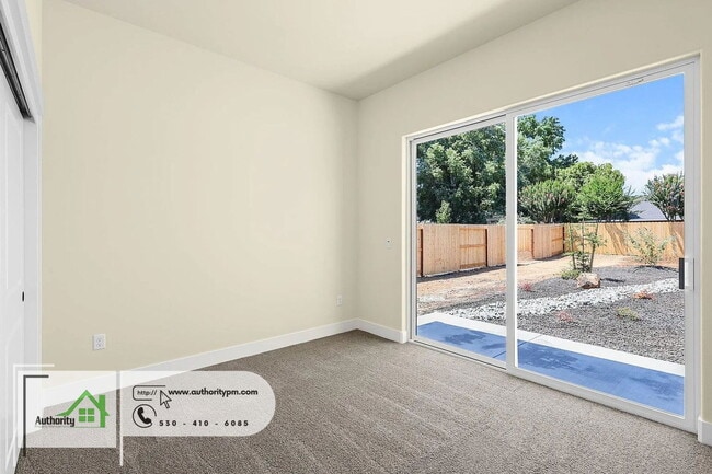 Building Photo - 2856 River Dr