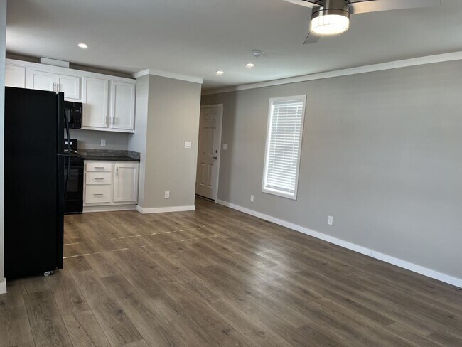 Building Photo - 1801 W 92nd Ave