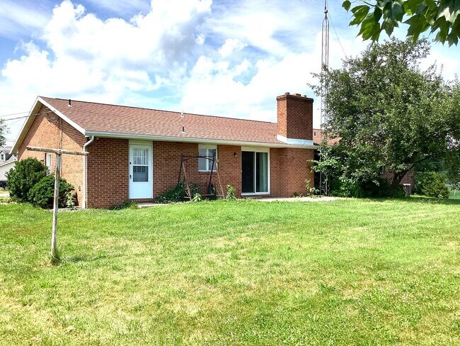 Building Photo - Spacious 3-Bed, 2.5-Bath Ranch-Style Home with Garage & Patio