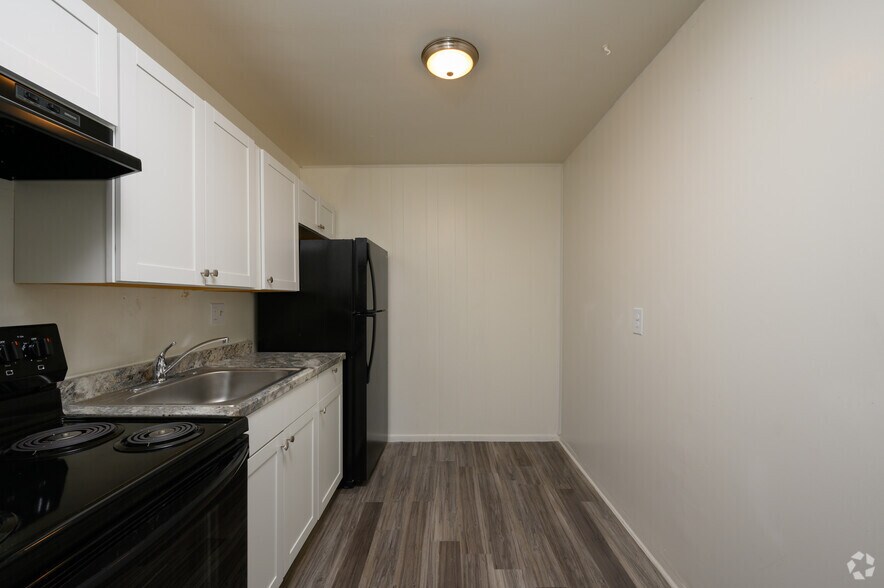 Oakwood Apartments 8723 W Chester Pike Upper Darby PA 19082