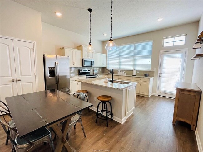 Building Photo - 2103 Dumfries Dr