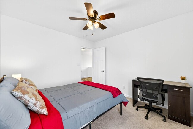 Building Photo - 4663 Bayview Dr