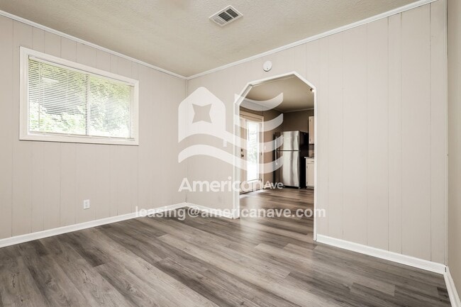 Building Photo - 904 Kirkland Dr