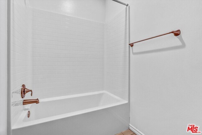 Building Photo - 577 Comet Ave