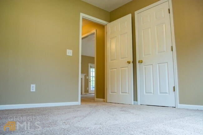 Building Photo - 8037 Creekland Dr