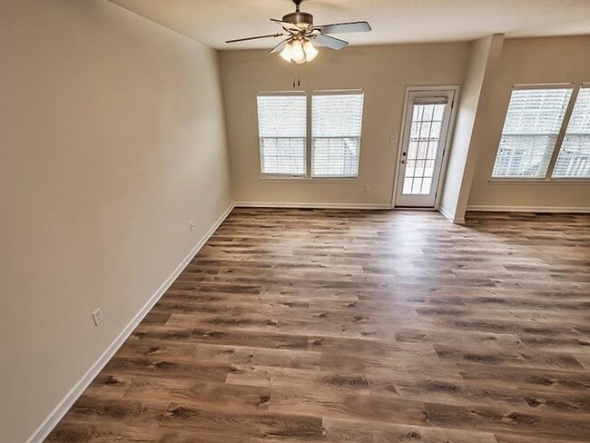 Building Photo - 261 Broadstone Dr