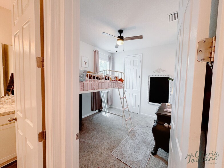 Building Photo - 1078 Persimmon Dr